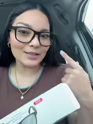 ¡El futuro ya está aquí! 😎 Elige estilo y tecnología en un solo accesorio. Con estos lentes inteligentes puedes escuchar tu música favorita, responder llamadas en movimiento y traducir conversaciones . 🚀✨ #LentesInteligentes #SmartGlasses #Tecnologia #Gadgets #Innovacion  