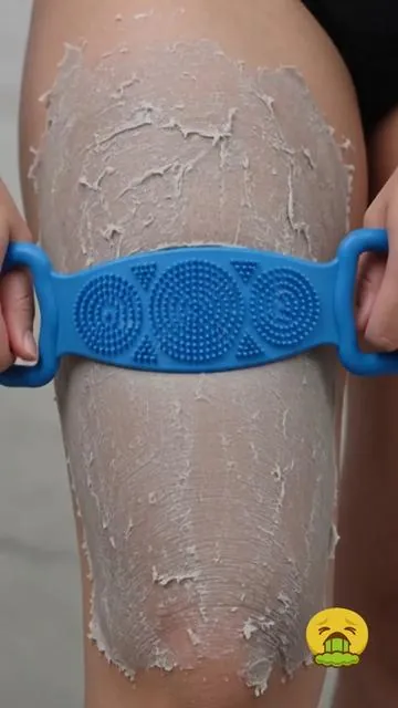 If you don't scrub yourself while bathing, it's not really a bath. This silicone bath scrubber is so comfortable. #ScrubMiracle #BathScrubber #LetsPlayWithWater #GoodRecommendation #fyp