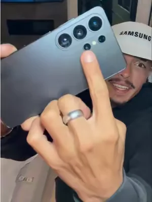 Why would you ever goto your carrier to upgrade when @Samsung has way better deals right here on TikTok?! @Samsung US #samsung #samsunggalaxy #galaxys26ultra #samsungphone #tiktokmademebuyit 