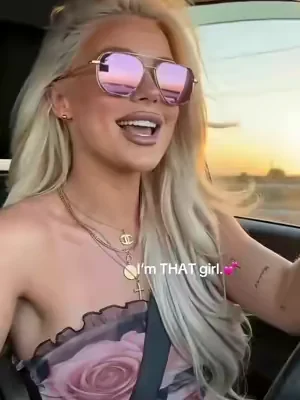 Okayyyyy... hold up.These are kinda eating.#sunglasses #aviatorsunglasses #eyewearfashion #glassesgirl #fypシ 