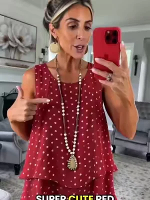 Like this beautiful tank!#summeroutfits #tank #tops #OOTD #blouseoutfit 