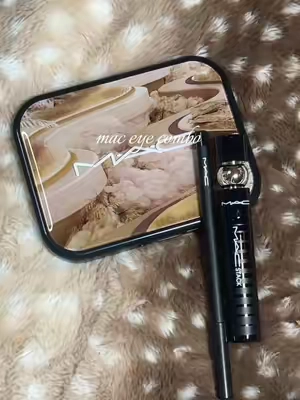 mac trio set!! everything you need for the perfect eye makeup look <3 #mac #maccosmetics #eyeshadowpalette #makeuptok #Eyeliner 