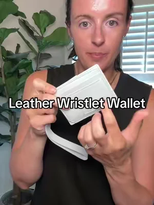 these leather wallets hold so much, have the most genius features & come in gorgeous colors #wallet #dennerwallet #leatherwallet #wristletwallet 