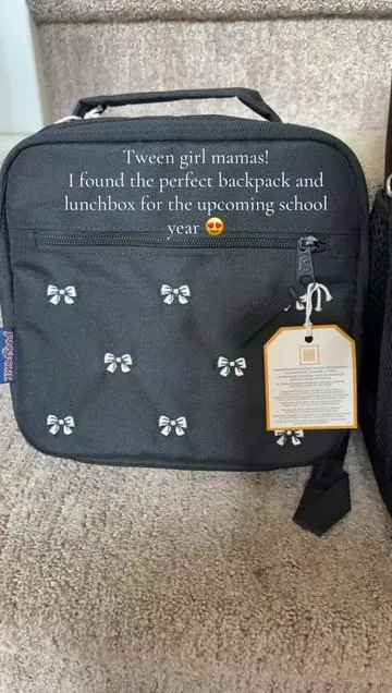 So many pockets and so cutie!!! 🎀🖤 #stayathomemom #girlmom #tweendaughter #daughters #momlife 