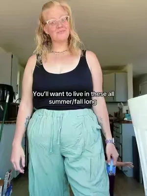 Comfy, stretchy, flattering, cute, flowy, versatile. A must have closet staple! @UEU #linenpants #pants #comfortableclothes #midsizefashion #linen 