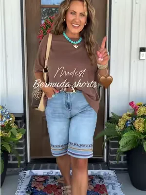 Are Bermuda shorts back? Yes baby!! @Flamingals by Flamingo Shop #bermudashorts #jorts #summerfashioninspo 