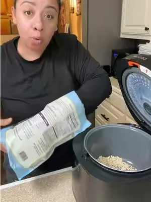 🥣✨ Cómo hacer avena cremosa fácil en la COSORI 🔥 Desde que empecé a hacer la avena aquí queda muchísimo más cremosa, calientita y prácticamente se hace sola 👀💛 Perfecta para desayunos rápidos cuando no quieres pasar tanto tiempo cocinando 😩🔥 ✨ cómo hacer avena   ✨ avena cremosa fácil   ✨ oatmeal recipe   ✨ desayuno saludable   ✨ breakfast ideas   ✨ COSORI recipes   ✨ easy breakfast recipes   ✨ meal prep desayuno   ✨ cocina rápida para familia   ✨ healthy breakfast ideas   ✨ recetas fáciles en casa   ✨ oatmeal in rice cooker   ✨ cómo hacer desayuno rápido 👩‍👧💛 Honestamente siento que la COSORI me hace muchísimo más fácil las mañanas ✨ #tiktokshopcreatorpicks #oatmealrecipe #healthybreakfast #cosori #EasyRecipe