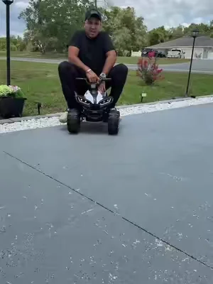 Cuatrimoto eléctrica para niños 6V/12V con luces LED, avance y reversa, ruedas resistentes y música integrada. Ideal para niños de 3 años en adelante que buscan un ride on ATV seguro, divertido y fácil de manejar. #CuatrimotoElectrica #ATVParaNiños #CarroElectricoInfantil #dealsforyoudays #tiktokshopcreatorpicks @Aosom LLC 