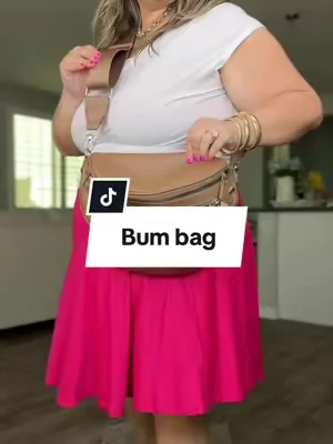 The purse that can fit all the things but look like it can’t #bumbag #diaperbag #mombag 
