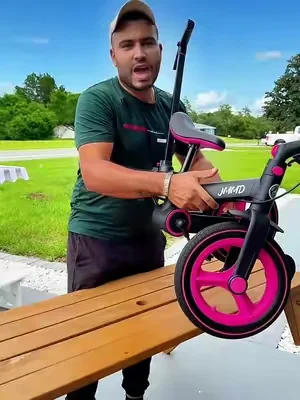 Bicicleta evolutiva 6 en 1 para niños de 18 a 60 meses que se adapta a cada etapa de crecimiento. Funciona como bicicleta de equilibrio, triciclo y bicicleta con pedales, e incluye barra de empuje, ruedas de entrenamiento y frenos para aprender a montar con mayor seguridad y diversión. #BicicletaInfantil #JuguetesParaNiños #RegaloParaNiños #dealsforyoudays #tiktokshopcreatorpicks @JMMD 