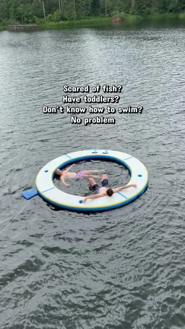 Make sure to grab this water hammock while it’s on sale!! #waterhammock #lake #lakefloats 