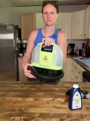 The Bissell Mini Cordless Little Green Machine is perfect for quick cleanups on carpets, upholstery, car seats, and more. If you have kids or pets, this is one of those tools you’ll be glad to have on hand. 🧼✨