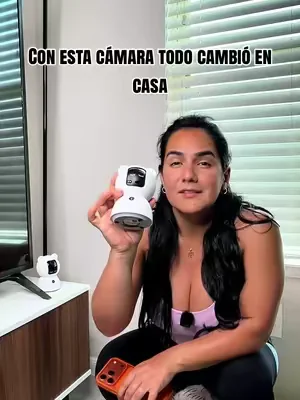 ¿Sabes qué hacen tus niños en su cuarto cuando no estás presente? Esta cámara de interiores en forma de osito gira 360 grados y te permite hablarles directo desde tu celular en cualquier momento. Tierna por fuera, tecnología completa por dentro. #summerwins #dealsdayforyou #camarabebe #cuidadoinfantil #tecnologiahogar 