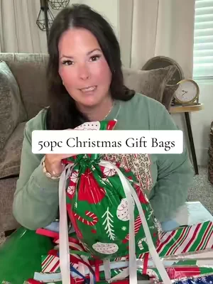#christmaswrapping #christmaspresents #christmasgiftwrapping #giftbags 