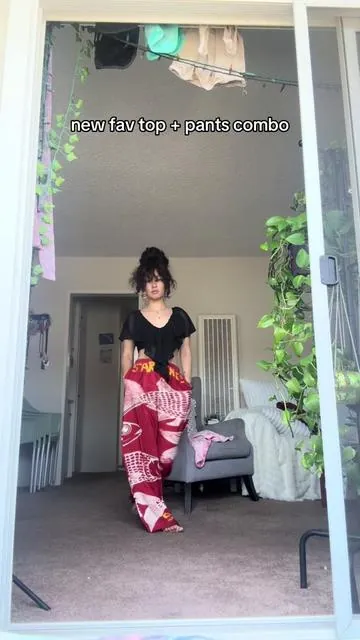 I waited for these pants for forever and I LOVE THIS TOP. I LOVE THESE PANTS. I LOVE IT ALL. 