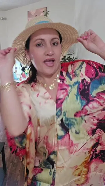 Pareo con estampado floral para la playa,corte holgado,colores vibrantes#pareofloral#pareoparaplaya#ropadeverano#pareoancho#tiktokshopcreatorpicks 