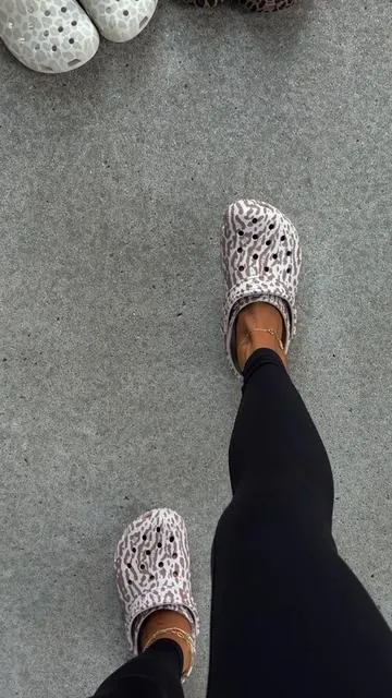 @Crocs and this Coco Cream color the the Classic Leopard Clogs🤎👌🏼 #crocs #crocsclogs #classicclogs #leopardprint #tiktokshopcreatorpicks 