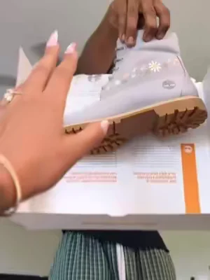 #giftforher #tiktokshopcreatorpicks #dealsforyoudays #timberland #shoes 