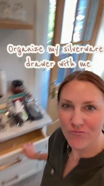 These bamboo drawer dividers make such a huge difference for a silverware drawer! #kitchenorganizing #kitchendrawerorganization #kitchenorganization #drawerdividers 