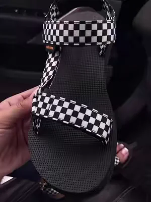 The product is in the cart, my dear friends. #womensandal #sandals #womensandals #sandalsforwomen #sandal 