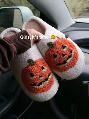 Tap to shop 👆🏼 So excited for fall!! 😍🍂🧸🦇🍁🧋#halloweeniscoming #halloweencostume #cozyslippers #dealsforyoudays #slippers 