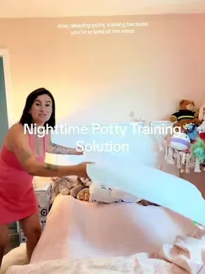 help your toddler transition out of pull-ups with a washable underpad 🌙 reusable bed protector for potty training, bedwetting, nighttime accidents & mattress protection. leakproof, machine washable, saves you from ruined mattresses. perfect for toddlers, kids & adults dealing with nighttime accidents. @Improvia #pottytraininingmama #pottytraining #bedwetting #momhacks #toddlermom 