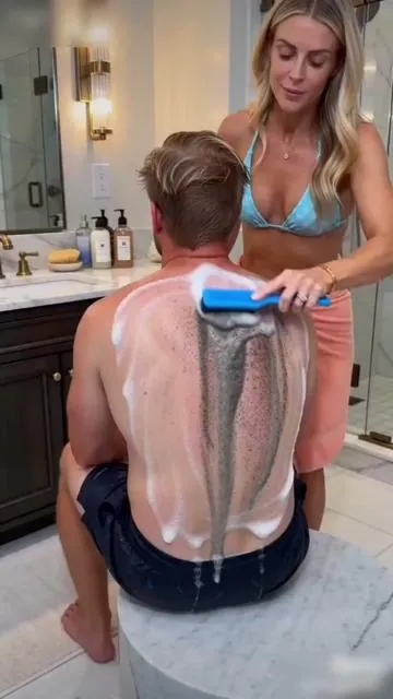 Silicone exfoliating scrubber – no need to ask for help scrubbing your back. #bathroomessential #scrubbingtool #exfoliatingscrubber