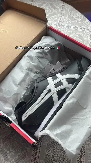my husband got me these for my bday weeeek :))) #tigers #onitsukatigermexico66 