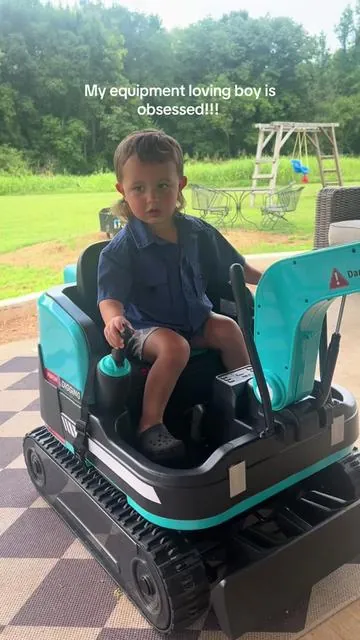 Comes with a remote so I can drive him until he figures the petal out!! #fy #rideon 