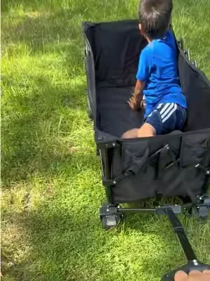 🛒✨ Este carrito plegable se volvió un imprescindible para salir con toda la familia. Tiene ruedas grandes, soporta hasta 440 lb, se dobla en segundos y hace mucho más fácil llevar todo a la playa, el parque, el jardín o las compras, sin cargar peso en los brazos. 🤍 Ideal para mamás ocupadas que siempre terminan cargando de todo. 💪 ✨ folding wagon ✨ collapsible wagon ✨ beach wagon ✨ utility wagon ✨ heavy duty wagon ✨ grocery cart ✨ camping gear ✨ beach essentials ✨ outdoor essentials ✨ family outings ✨ garden cart ✨ portable wagon ✨ backyard essentials ✨ mom finds ✨ summer essentials ✨ home organization 🖤 De esas compras que después dices: ¿por qué no lo compré antes? 😍 #tiktokshopcreatorpicks #foldingwagon #beachessentials #summeressentials #momfinds