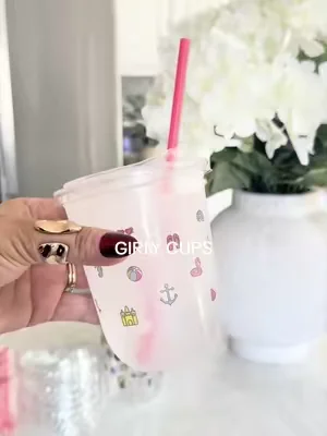 If you’re looking for the cutest reusable cups for summer, these are such a fun find! They’re perfect for pool days, iced coffee, mocktails, lemonade, loaded teas, and everyday drinks. The adorable summer print and reusable design make every drink feel a little more aesthetic while helping cut down on disposable cups. These would also be so cute for girls’ nights, beach trips, backyard parties, and gifting. 🩷🫧🍋 #summerfinds #drinkware #aesthetichome #poolpartyessentials #tiktokshopfinds