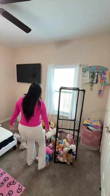 Do your kids have a million stuffed animals too ? 😩🧸 #fyp #sahmlife #organize #kidsroom #kidsroomideas 