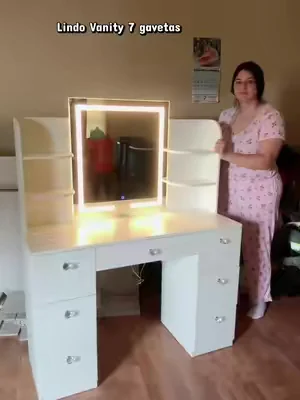 Siempre quiso un vanity de niña pero los papás no podían ahora que lo tengo siento una alegría y se ajustó a mi bolsillo muy bonito chicas me encantó #vanity #tocador #repisa #women #mujeres 