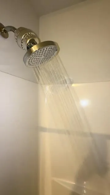 Upgrade your shower with this 20-stage filtered shower head designed to help reduce chlorine and impurities while delivering a powerful, high-pressure spray. Enjoy a cleaner, more refreshing shower every day. 🚿✨ #FilteredShowerHead #HighPressureShower #ShowerFilter #BathroomUpgrade #HomeEssentials 