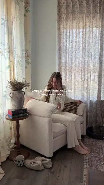 coffee, cats & comfy corner 🤍 #cozyhome #oversizedchair #accentchair #livingroomdecor #furniture  @ONBRILL OFFICIAL 