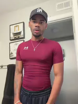 #compressionshirt #underarmour #trending 