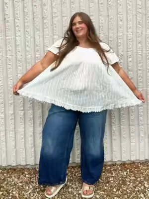 Not every outfit has to be flattering 🤍✨ #plussizeootd #OOTD #flowyshirt #plussizefashion #cuteoutfits 
