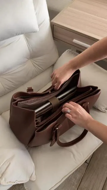 Lots of compartments, and it’s beautiful 🤎 ✨ #workbag #whatsinmybag #purse #schoolbag #collegelife 