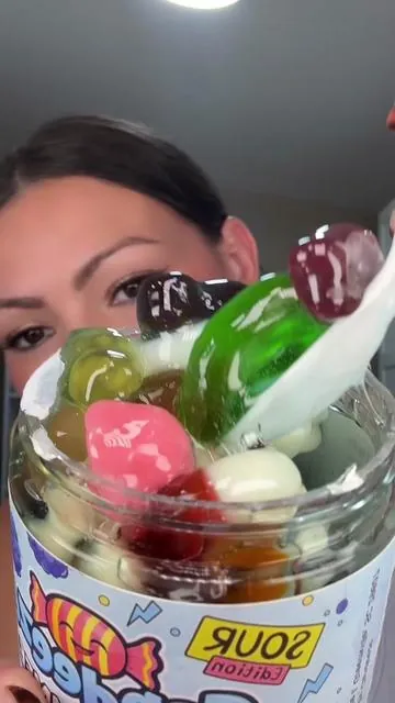 I love sour candy 🤤 
