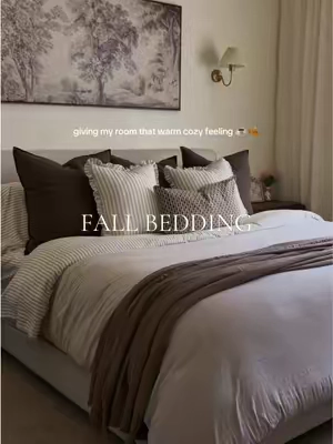 starting to get those autumn feels 🍂🤎 — this mocha muslin blanket is cozy, 100% cotton & giving me just that @WDCOZY #cottonmuslinblanket #autumnaesthetic #fallroomdecor #cozybedding #neutralbedroom 
