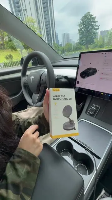 This is why I‘ll never use a regular phone mount again.#carphoneholder #TikTokMadeMeBuyIt #caraccessories #carmount #carcharger 