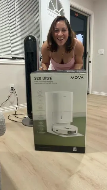 No hay que gastar una fortuna para tener una ayudadita en la limpieza este robot hace literalmente todo el trabajo mejor sentémonos por un café mientras limpieza la casa 😉 #mova #robotvaccuum #robotvacuumcleaner #homecleaning #cleaninghacks 