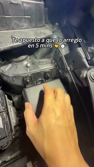 ¡Encuentra el fusible fundido en 3 segundos EXACTOS! ⚡🔍
 #Trocas #Mecanica #DealsforYouDays #TrucosDeCarros #DIYMecanica