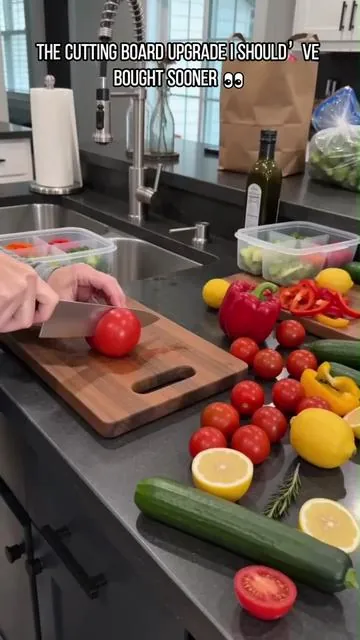 This stainless steel board has become the primary work surface in my kitchen. I use it for all my food and meal prepping.#stainlesssteel #cuttingboard #noplastic #kitchenessentials #plasticfree