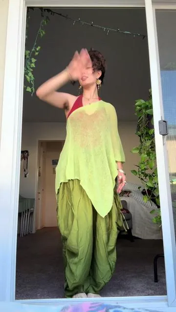 I love this shawl y’all. Perfect for summer💚 and so much more stylingggg babyyyyy!
