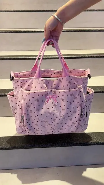 This bow heart tote bag is seriously so cute—I want to carry it all year long 🎀💗✨#ToteBag#schoolbag #collegebag#backtoschoolbag#totebagaesthetic