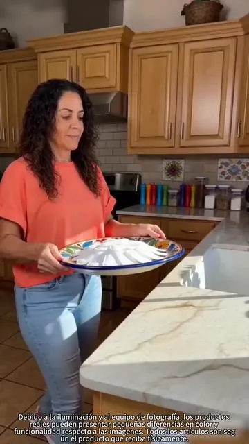 ¿Te molesta el agua salpicando en tu cocina? 😩 ¡Este Filtro de Grifo es increíble! Se pone en segundos y atrapa la suciedad y el óxido del agua, además de evitar salpicaduras. Tiene una cinta elástica para que no se caiga. Cuando se ensucia, ¡solo tíralo y pon uno nuevo! No necesita lavado. Un bulto de 50 piezas por un precio genial. 💧🏠 #FiltroGrifo #AccesoriosCocina #LimpiezaHogar #HomeEssentials #ProductosBaratos 