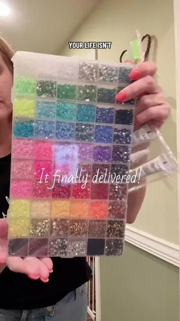 New side hustle unlocked!  60 COLORS 🫣😆🙌 #bedazzled #bedazzle #hobby #sidehustle #obsessed 