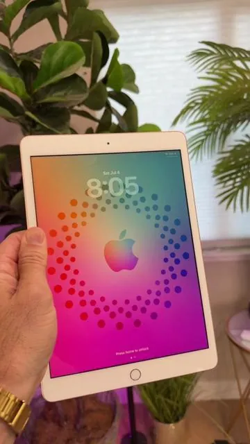 Refurbished iPad 6th Gen 📱 A reliable everyday iPad that’s perfect for streaming, school, browsing, FaceTime, and more. Refurbished, fully tested, and backed by a 1-year warranty. Great value without paying full price. #iPad #Apple #Refurbished #Tablet #TechDeals