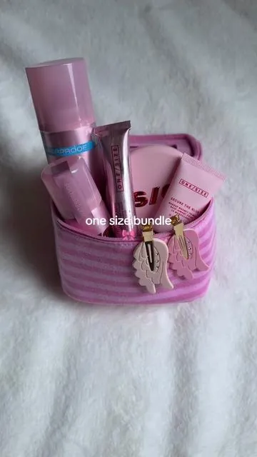 cutest bundle ever 💞 #onesize #makeup #makeupbundle #onesizebeauty #settingspray 